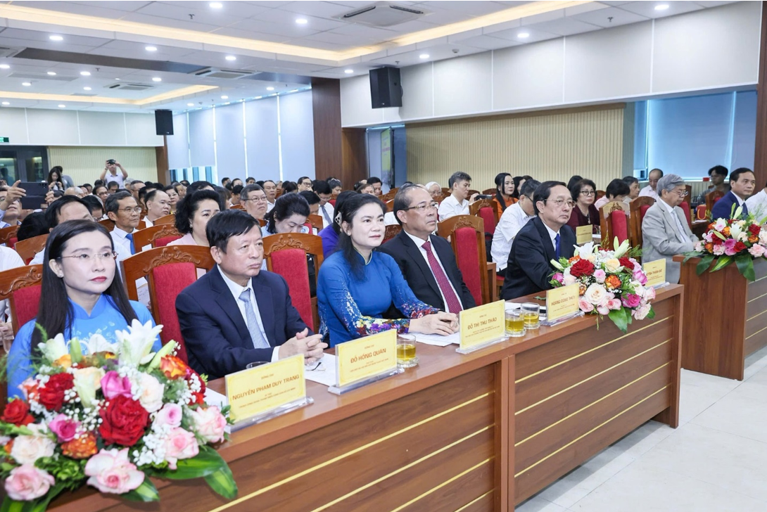 CHỦ TỊCH VACPA THAM DỰ ĐẠI HỘI THI ĐUA YÊU NƯỚC LẦN THỨ V CỦA LIÊN HIỆP CÁC HỘI KHOA HỌC VÀ KỸ THUẬT VIỆT NAM