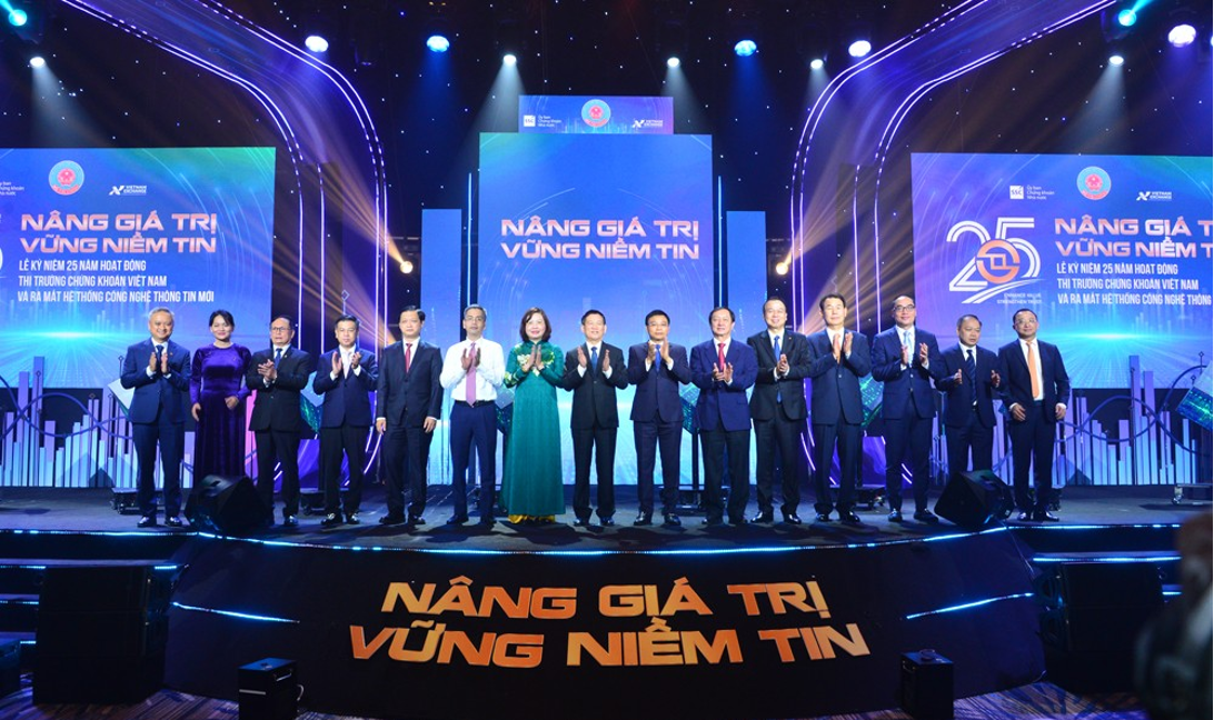 VACPA THAM DỰ LỄ KỶ NIỆM 25 NĂM HOẠT ĐỘNG THỊ TRƯỜNG CHỨNG KHOÁN VIỆT NAM VÀ BUỔI RA MẮT HỆ THỐNG CÔNG NGHỆ THÔNG TIN MỚI